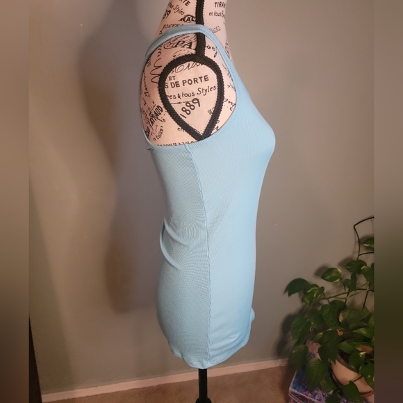 Under Armour Fitted tank in light blue. Small. - Picture 6 of 6